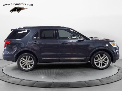 Used 2017 Ford Explorer XLT w/ Equipment Group 202A image 2