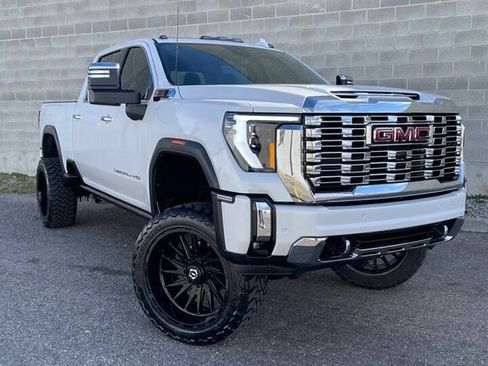 Used 2024 GMC Sierra 3500 Denali w/ Technology Package AWD/4WD image 2