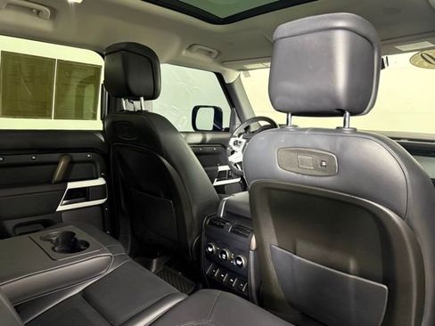 Used 2020 Land Rover Defender 110 SE image 31
