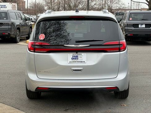 New 2026 Chrysler Pacifica Pinnacle image 8