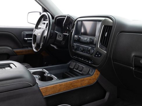 Used 2018 Chevrolet Silverado 1500 High Country AWD/4WD image 31