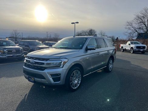 Certified 2024 Ford Expedition Limited image 3
