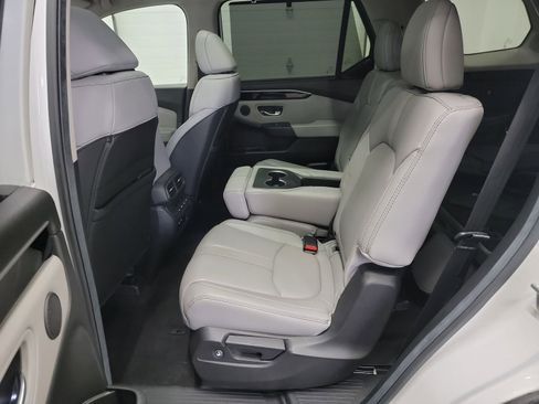 Used 2025 Honda Pilot Touring image 28