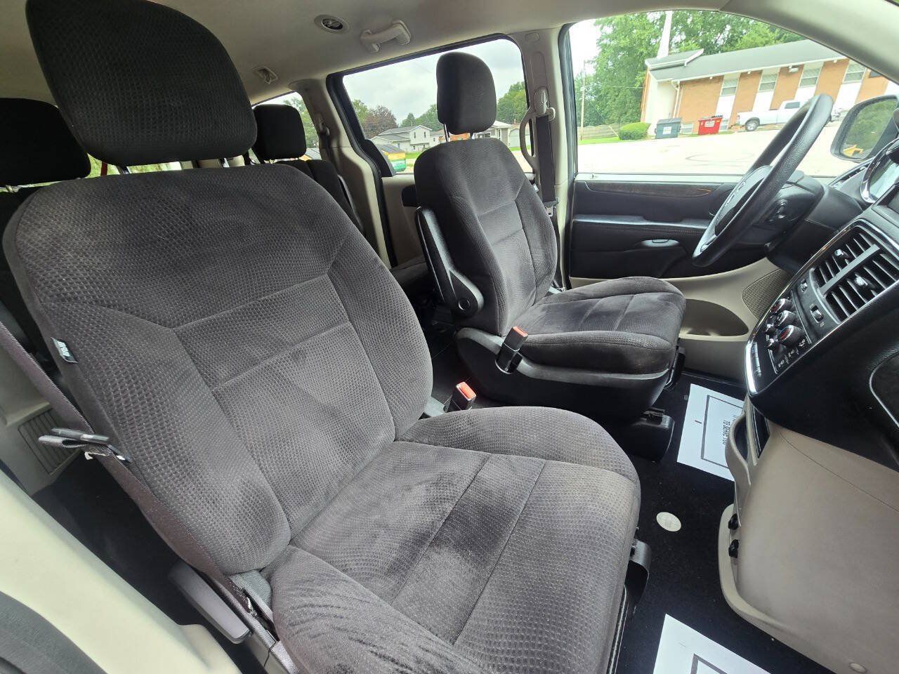 Used 2013 Dodge Grand Caravan SE FWD image 27