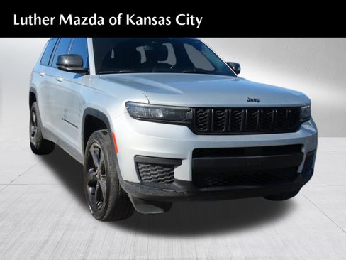 Used 2023 Jeep Grand Cherokee L Laredo image 1