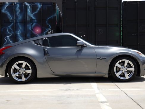 Used 2012 Nissan 370Z Coupe RWD image 16