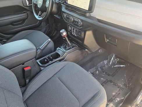 Used 2025 Jeep Wrangler Sport AWD/4WD image 24