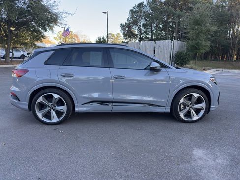 Used 2025 Audi Q4 e-tron Prestige image 8