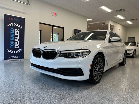 Used 2019 BMW 530i w/ Convenience Package image 3