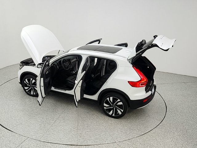 Used 2024 Volvo XC40 B5 Plus w/ Protection Package Premier AWD/4WD image 42