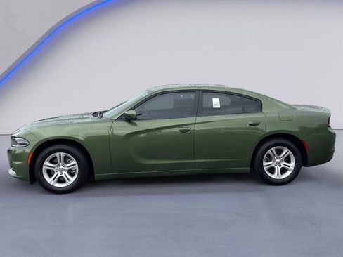 Used 2022 Dodge Charger SXT w/ Driver Convenience Group RWD image 3