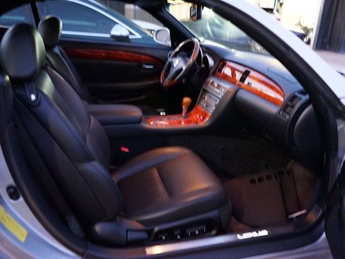 Used 2006 Lexus SC 430 Convertible w/ Preferred Accessory Pkg image 9