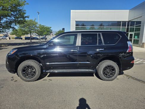 Used 2017 Lexus GX 460 w/ Navigation Package AWD/4WD image 9
