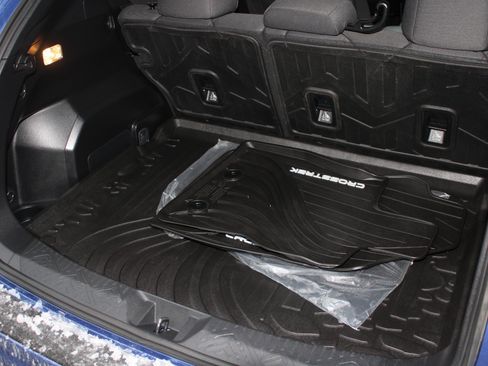 Used 2025 Subaru Crosstrek 2.0i Premium image 8