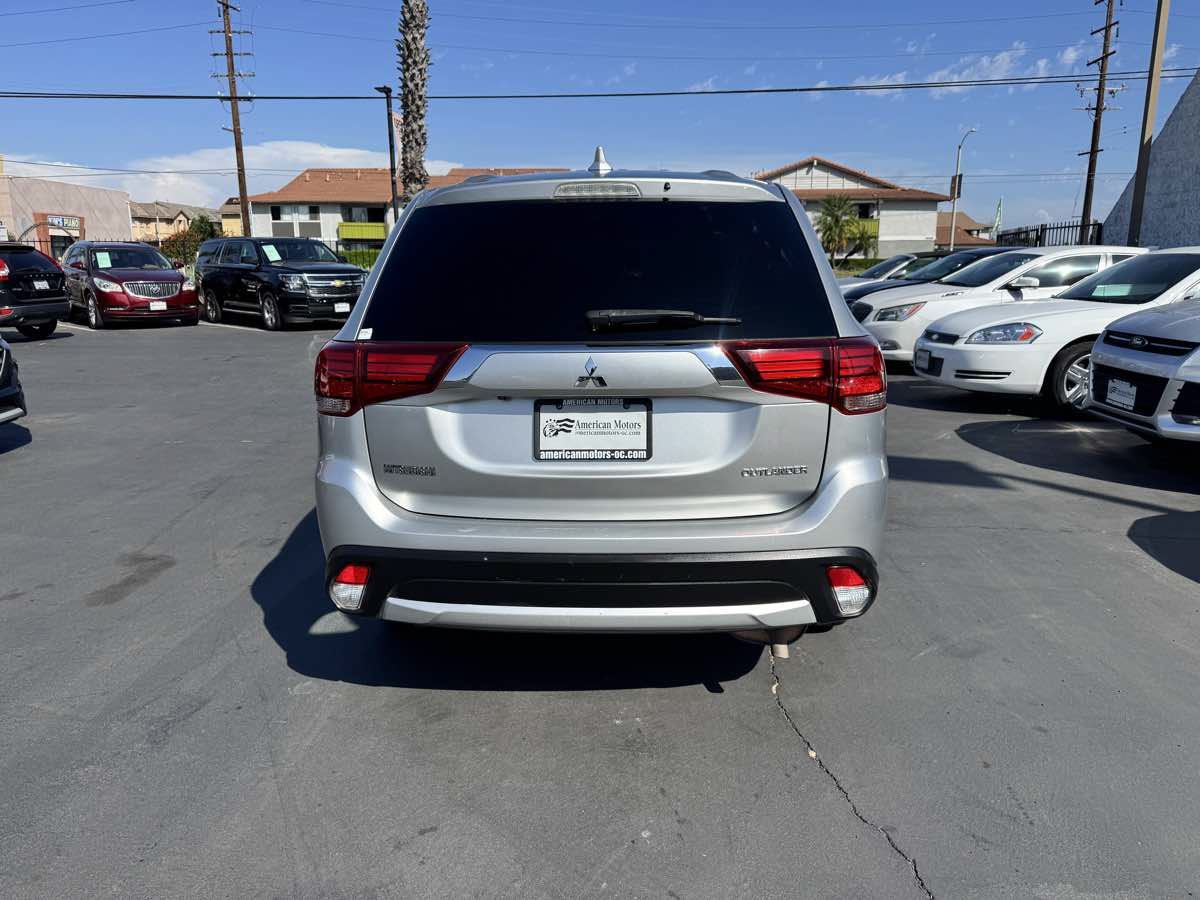 Used 2018 Mitsubishi Outlander ES FWD image 3