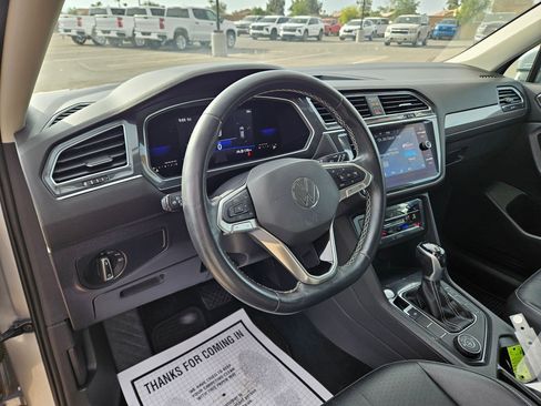 Used 2022 Volkswagen Tiguan SE AWD/4WD image 16