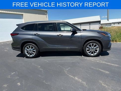 Used 2022 Toyota Highlander Limited AWD/4WD image 3