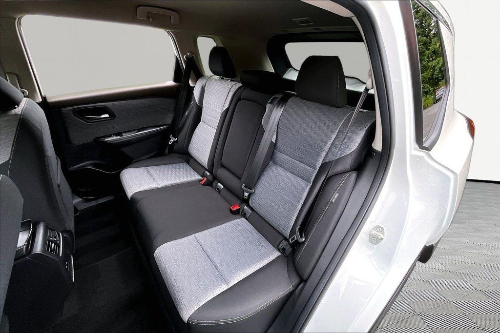 Used 2023 Nissan Rogue SV AWD/4WD image 19
