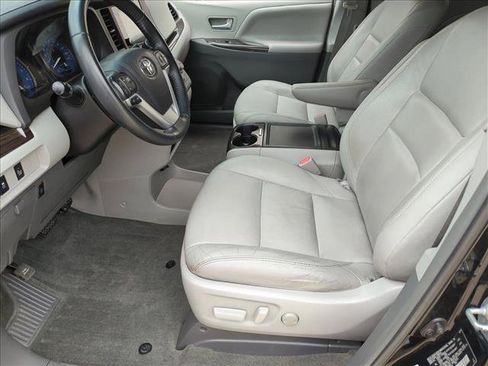 Used 2015 Toyota Sienna XLE FWD image 16