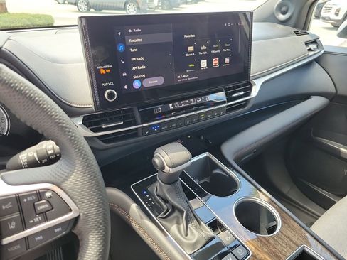 Used 2025 Toyota Sienna Limited AWD/4WD image 26