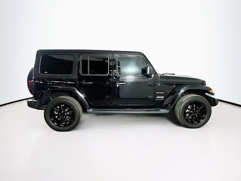 Used 2023 Jeep Wrangler Unlimited Sahara w/ Cold Weather Group AWD/4WD image 10