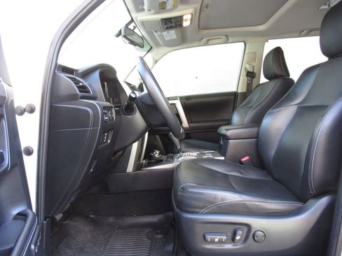 Used 2019 Toyota 4Runner Limited w/ Four Season Floor Mat Package image 10