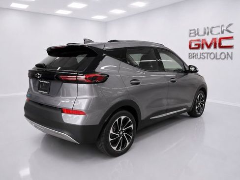 Used 2022 Chevrolet Bolt EUV Premier w/ Super Cruise Package FWD image 8
