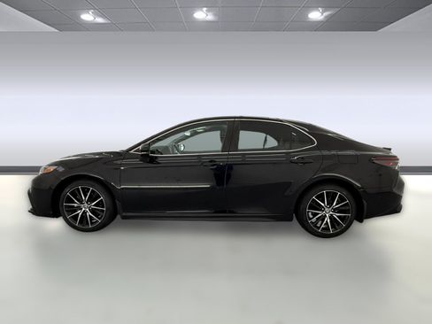 Used 2024 Toyota Camry SE w/ Blackout Package (TMS) FWD image 2