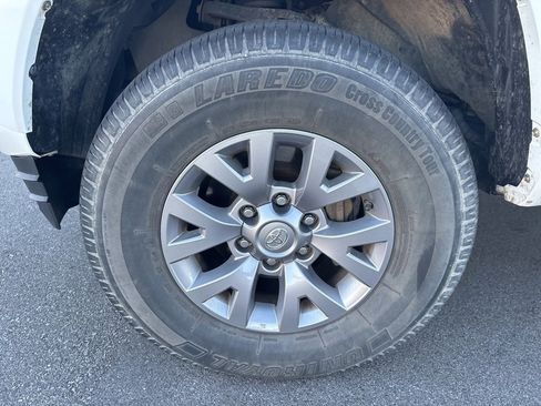 Used 2019 Toyota Tacoma SR5 image 9