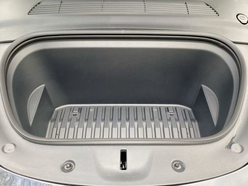 Used 2024 Tesla Model Y Performance image 11