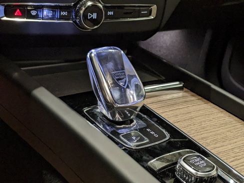 New 2026 Volvo XC60 B5 Plus w/ Climate Package image 19