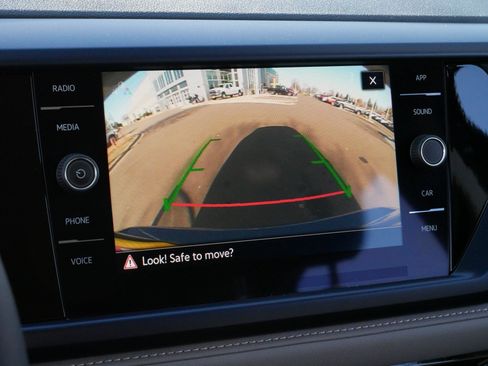 Used 2024 Volkswagen Taos SE w/ Panoramic Sunroof Package image 32