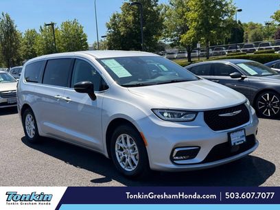 Used 2024 Chrysler Pacifica Touring-L