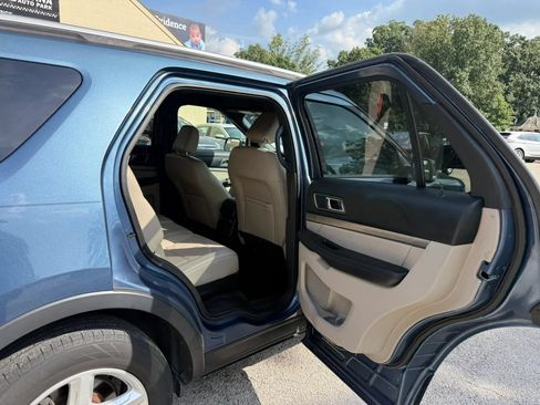 Used 2018 Ford Explorer XLT w/ Equipment Group 202A FWD image 16
