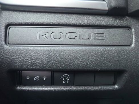 Used 2023 Nissan Rogue S image 10