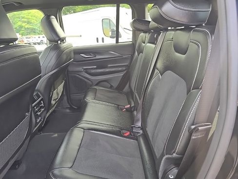 Certified 2025 Jeep Grand Cherokee Altitude image 16