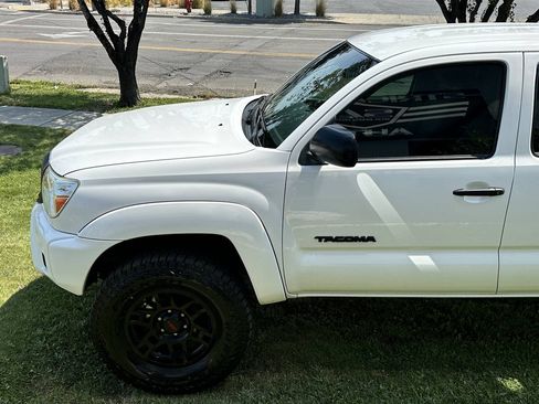 Used 2015 Toyota Tacoma 4x4 Double Cab w/ SR5 Package image 11