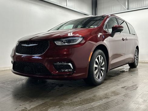 Used 2023 Chrysler Pacifica Touring-L image 31