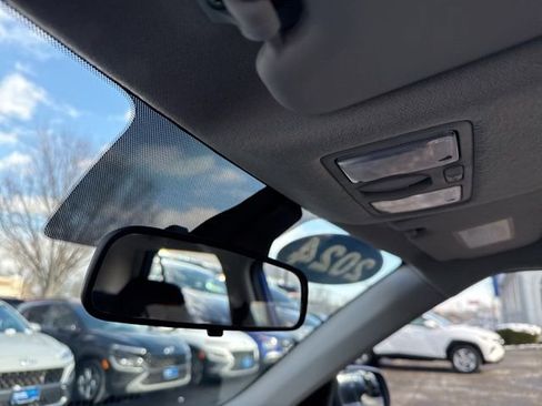 Certified 2024 Hyundai Venue SEL image 40