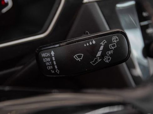 Used 2019 Volkswagen Tiguan SEL image 12