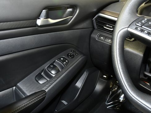 Used 2024 Nissan Altima 2.5 SV FWD image 32