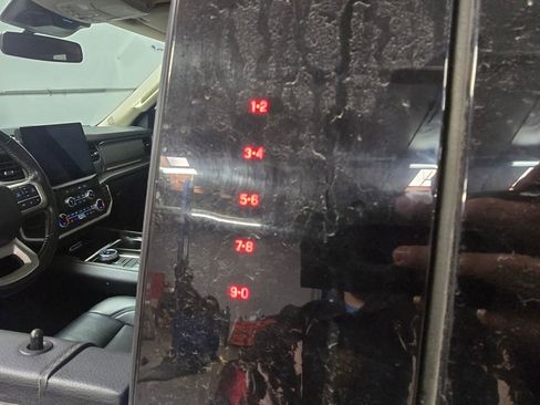 Used 2024 Ford Expedition XLT image 27