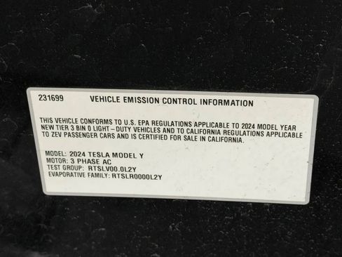 Used 2024 Tesla Model Y Long Range AWD/4WD image 49