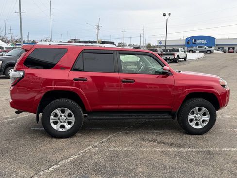 Used 2016 Toyota 4Runner 4WD image 6