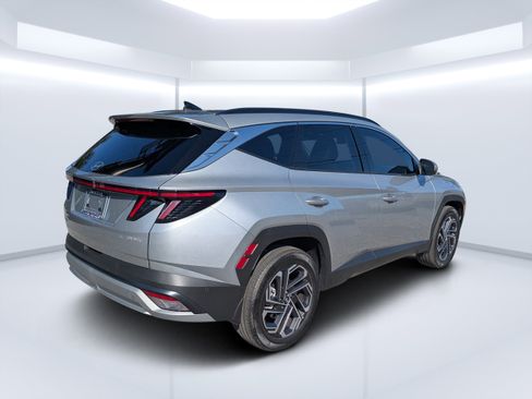 Certified 2025 Hyundai Tucson Limited image 3