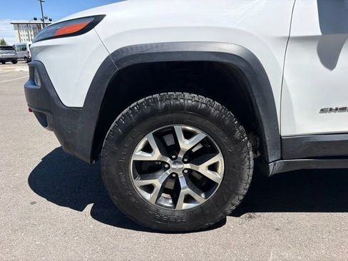 Used 2016 Jeep Cherokee Trailhawk AWD/4WD image 4