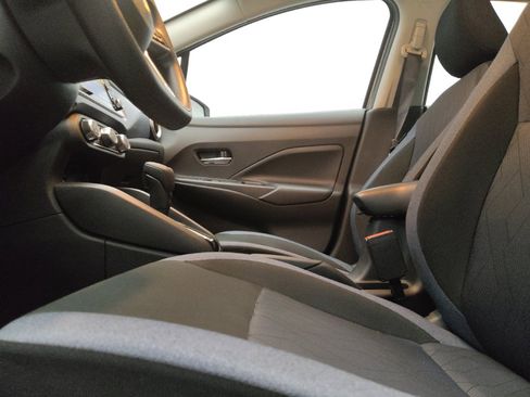 Used 2025 Nissan Versa SV FWD image 17