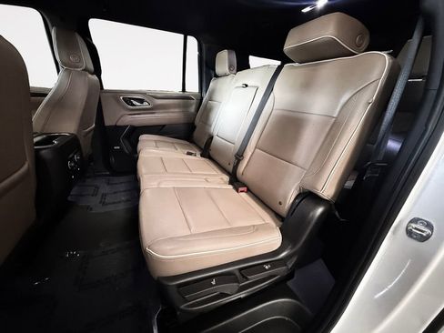 Used 2024 Chevrolet Suburban Premier image 12