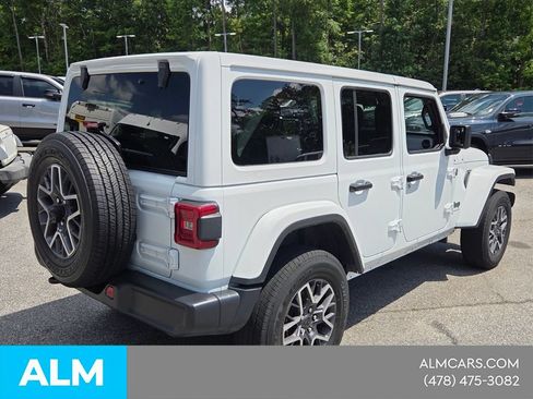 Used 2025 Jeep Wrangler Unlimited Sahara AWD/4WD image 12