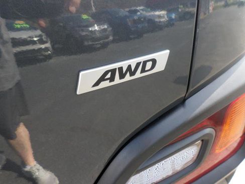 Used 2020 Hyundai Kona SE w/ Cargo Package image 10